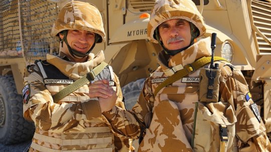 Tată și fiu în misiune în Afganistan