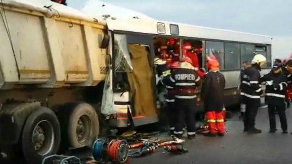 Ploiești: Cinci persoane şi-au pierdut viaţa într-un grav accident rutier