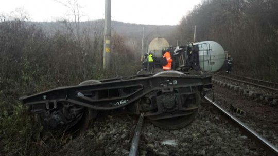Nouă vagoane de marfă s-au răsturnat în stația Lețca