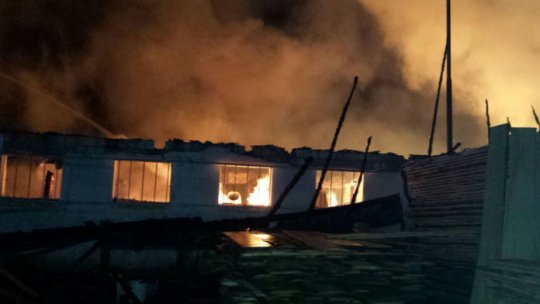 Incendiu la un depozit de mobilă din localitatea Hărman, județul Brașov