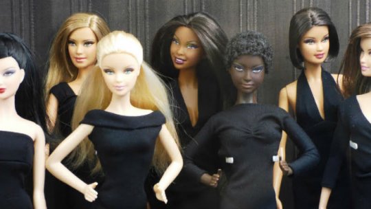 Barbie schimbă, din nou, canoanele de frumuseţe