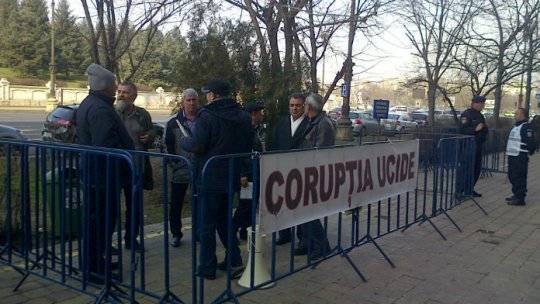 Proteste în faţa Ministerului Justiţiei