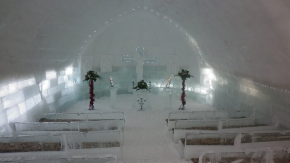 FOTO: Se sfințește Biserica de Gheață de la Bâlea Lac