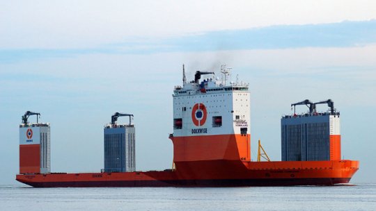 Nava care poate duce nave de 110.000 de tone a ajuns la Constanța