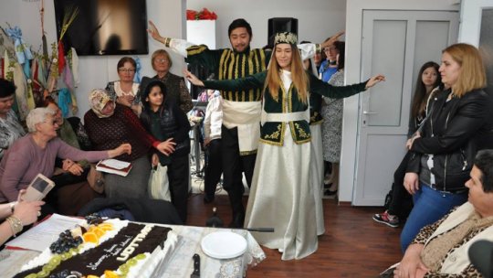 FOTO: Tătarii din Dobrogea l-au omagiat pe poetul Yașar Memedemin