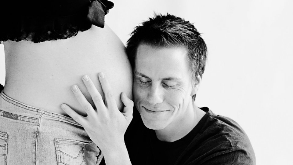 Durata concediului paternal ar putea fi majorată