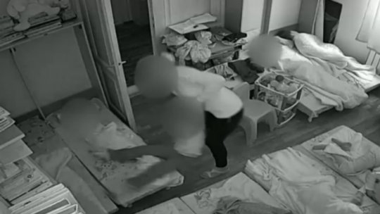 Directoarea unei grădiniţe, acuzată că a bătut mai mulţi copii, audiată