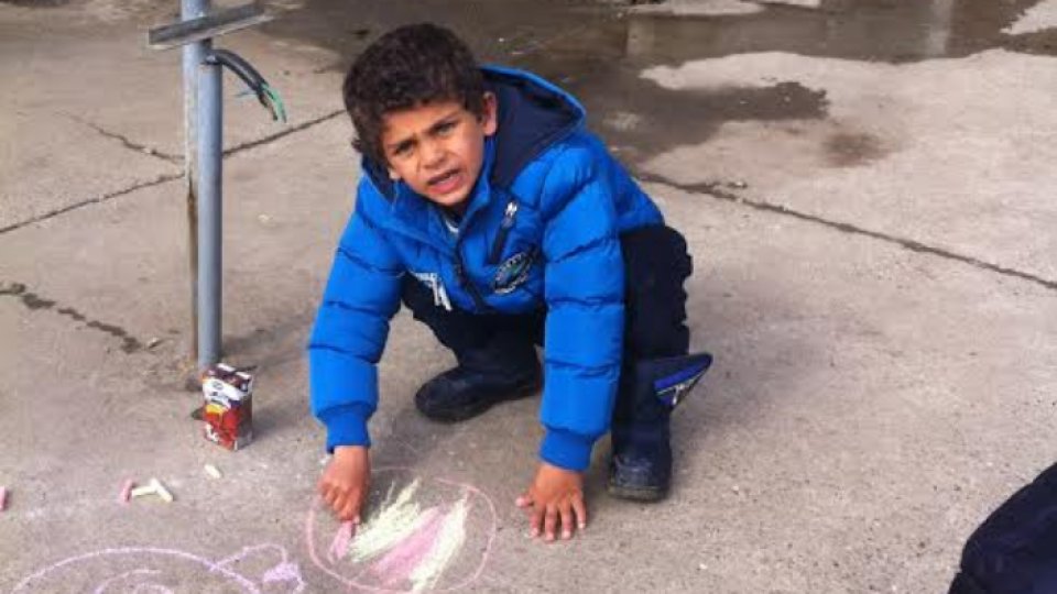 Cele două parcuri din centrul Belgradului, pline de migranți