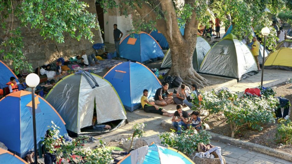 FOTO: Olanda trimite Greciei clinici mobile şi ajutoare pentru refugiaţi