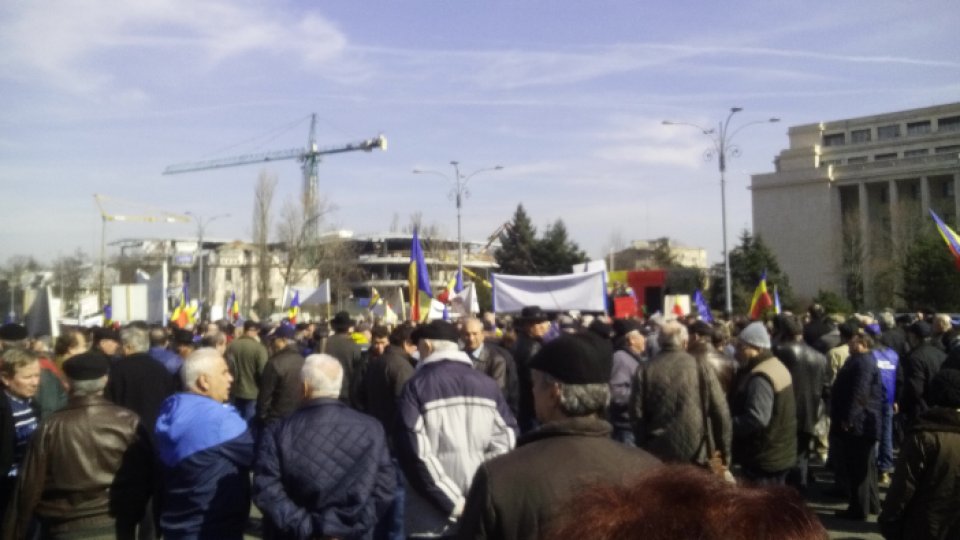Bucureşti: Protest al cadrelor militare disponibilizate