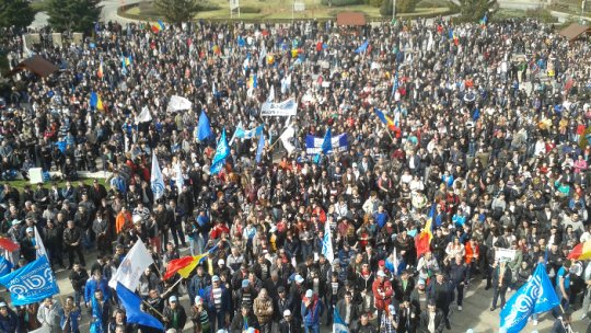 Protest al angajaților de la Dacia pentru autostrada Pitești-Sibiu