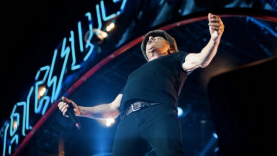 Solistul trupei AC/DC, la un pas să rămână surd
