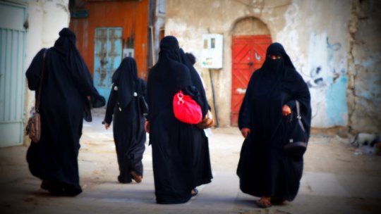 Dosar penal după ce două tinere musulmane ar fi fost agresate în București