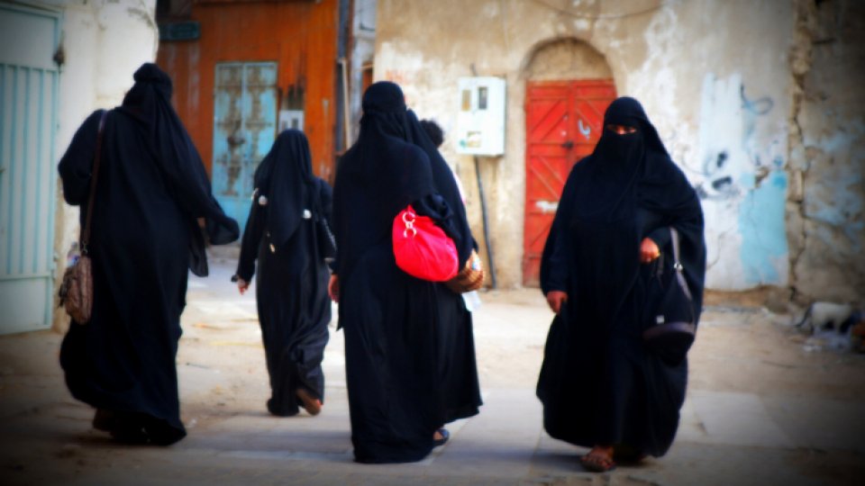 Dosar penal după ce două tinere musulmane ar fi fost agresate în București