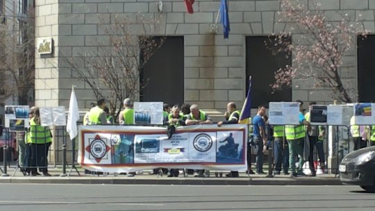 Sindicaliști RATB protesteză la sediul DNA