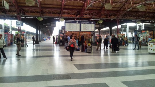 "Peste 100.000 de străini legali" în România