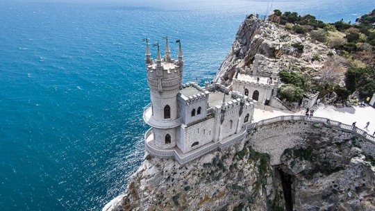 Atracţii europene: Castelul „Cuibul rândunicii”