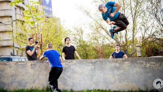 VIDEO: Demonstrații de Parkour la București și Iași