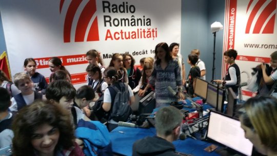 FOTO: "Şcoala altfel" la Radio România Actualități