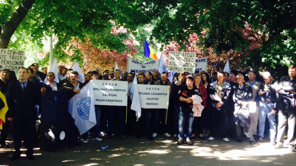 Sindicaliștii CFR, protest la Ministerul Transporturilor