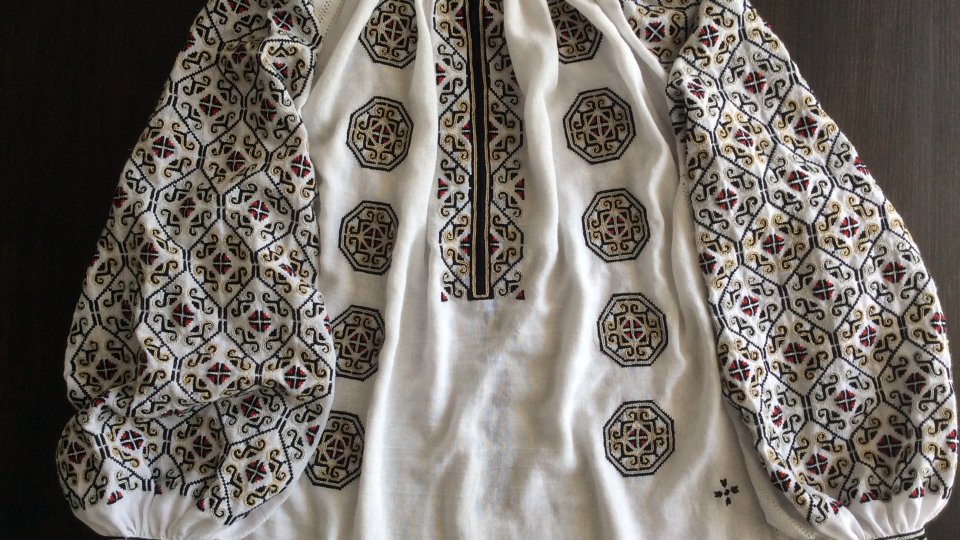 Poveștile scrise pe ia românescă