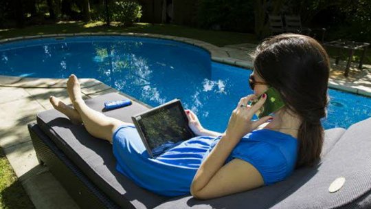 Tarifele de roaming în Uniunea Europeană scad de astăzi