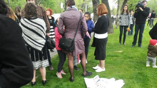 Protest față de cercetarea în libertate a directoarei de grădiniță