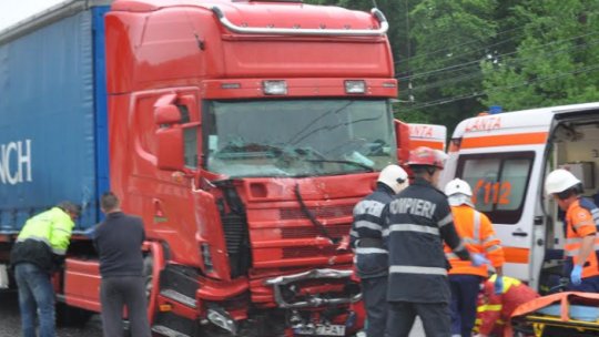 Bistriţa: Un mort şi şapte răniţi în urma unui accident pe DN 17
