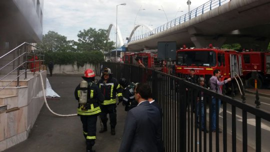 FOTO: Incendiu într-o clădire din București