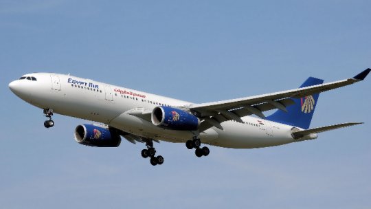 Continuă căutarea avionului companiei Egyptair, dispărut în Mediterana