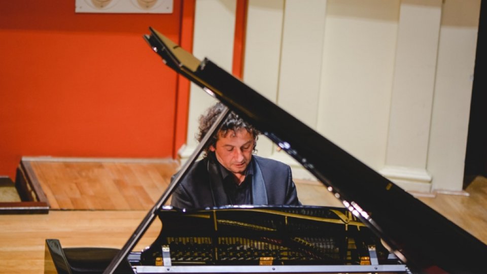 "Pianul Călător" poposește la Filarmonica de Stat Transilvania