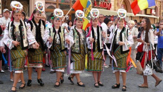 Expoziție de costume populare și parada portului popular la Cernăuți