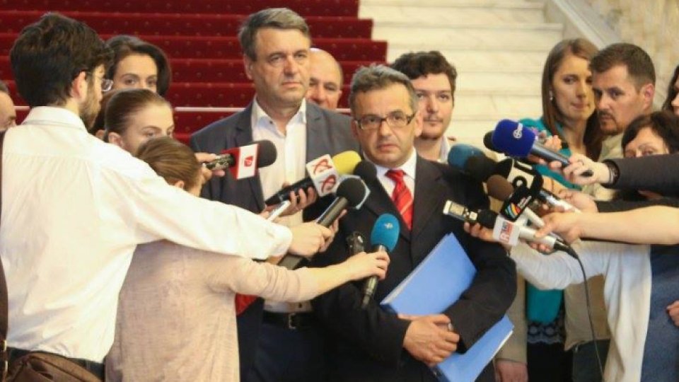 Coaliţia pentru Familie cere oficial revizuirea definiţiei căsătoriei