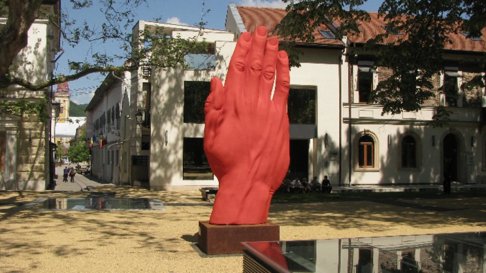 O sculptură monumentală itinerantă a ajuns de la Liverpool la Baia Mare