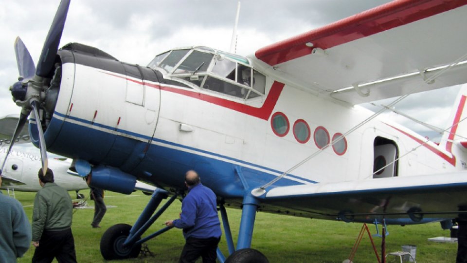 Un avion de mici dimensiuni a aterizat luni pe o autostradă din Ungaria