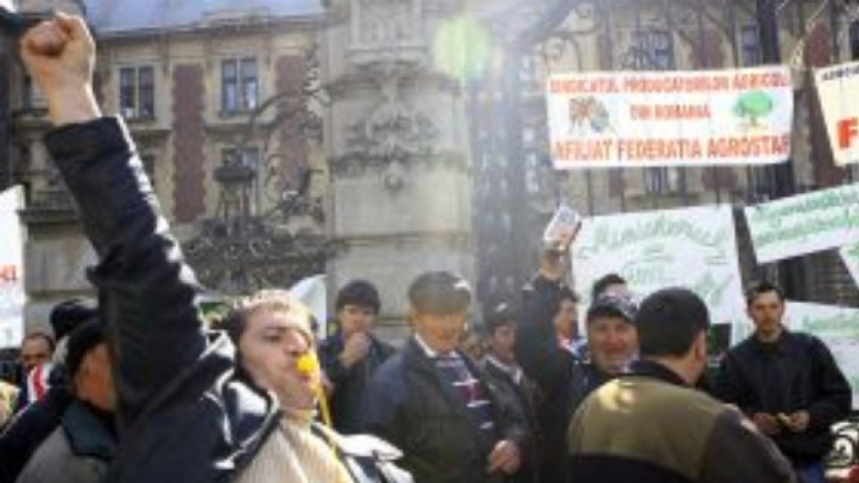 Fermierii din Federaţia AGROSTAR  protestează în faţa Palatului Cotroceni