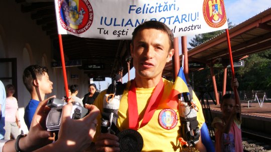 Pompierul botoșănean care a alergat în deșert, primit ca un erou