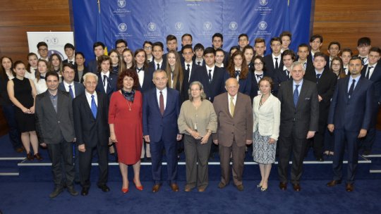 VIDEO: Ceremonie de înmânare a diplomelor la liceul Lauder-Reut