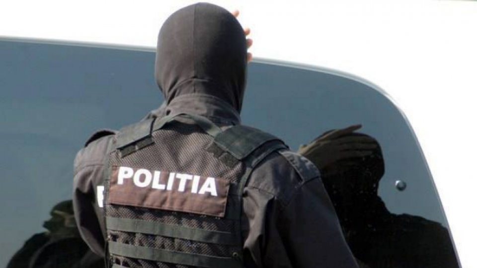 Reţineri într-un dosar privind înşelăciuni prin metoda "Accidentul"