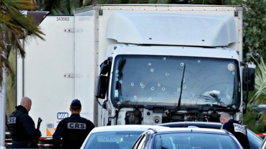 Franţa: Trei zile de doliu naţional după atacul de la Nisa