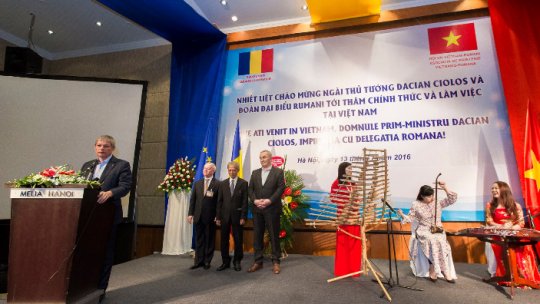 Dacian Cioloş s-a întâlnit în Mongolia cu foşti studenţi în România