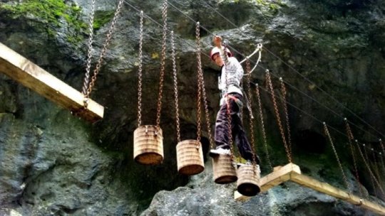 Idei de vacanță: parcul de aventură Pârâul Negru