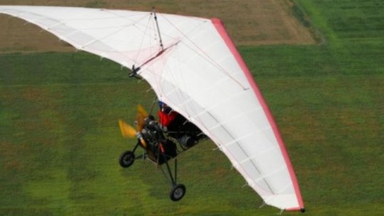 Contrabandă cu ţigări cu ajutorul deltaplanului