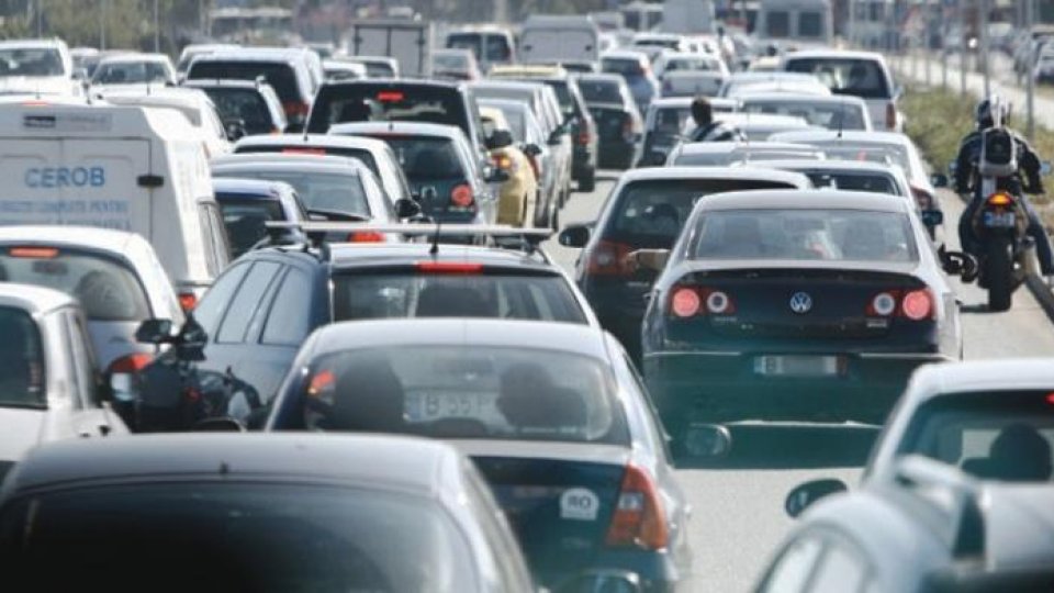 Cozi de maşini la graniţa Ungariei cu Austria, pe autostrada M1