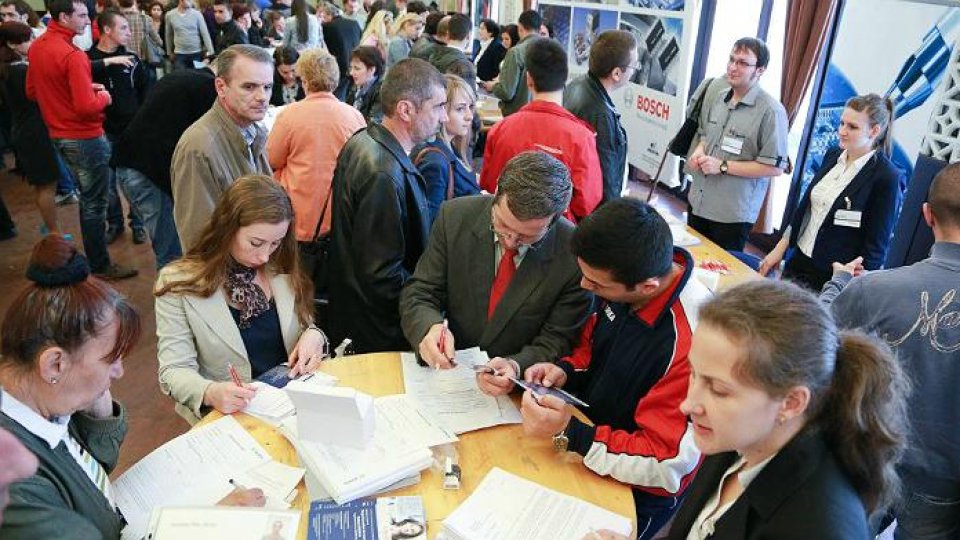 250 de lei lunar pentru firmele care angajează elevi sau studenţi