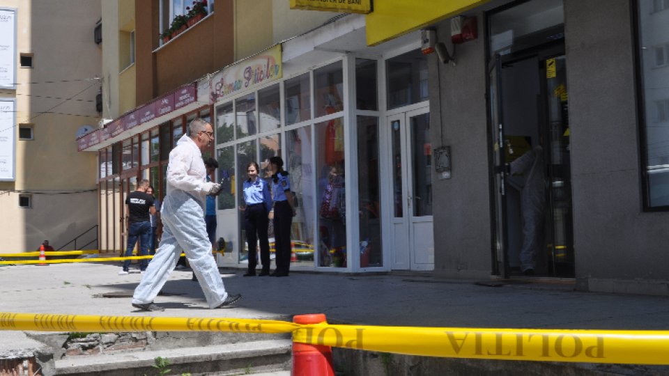 FOTO: Jaf armat la sucursala unei bănci din Bistriţa