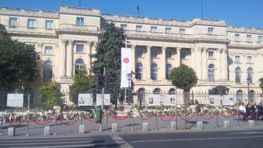 Cortegiul funerar al Reginei Ana se îndreaptă spre Curtea de Argeș