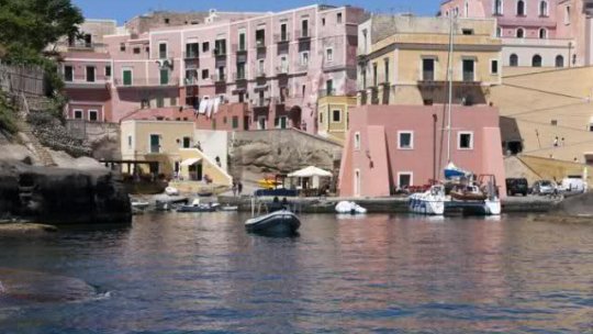 Insula Ventotene ”blindată” pentru sosirea lui  Renzi, Hollande și Merkel 