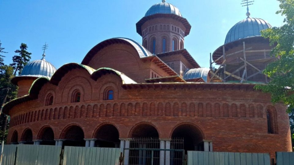 Pregătiri pentru înmormântarea Reginei Ana la Curtea de Argeş