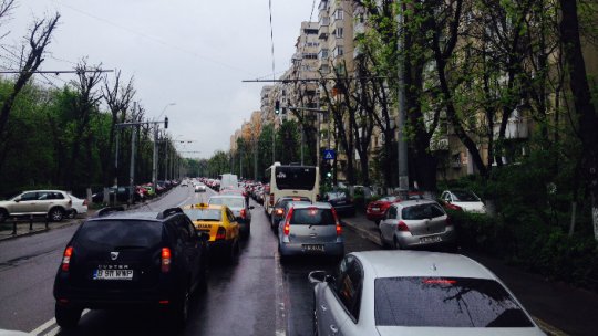 Semafoare defecte în mai multe intersecţii mari din Bucureşti